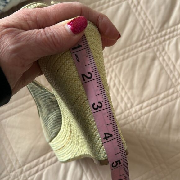 GUC Lily Pulitzer Gold Wedge heels(size 9.5) - Picture 8 of 11